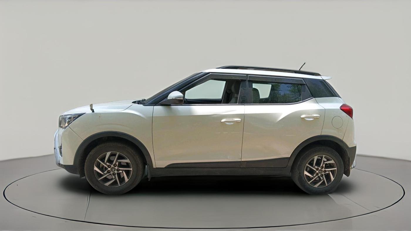2022 Mahindra XUV300 W8 (O) 1.5 DIESEL, Diesel, Manual, 1,15,656 km, exterior