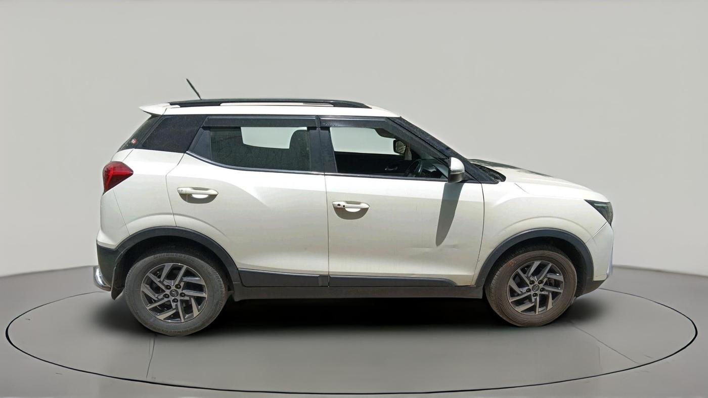 2022 Mahindra XUV300 W8 (O) 1.5 DIESEL, Diesel, Manual, 1,15,656 km, exterior