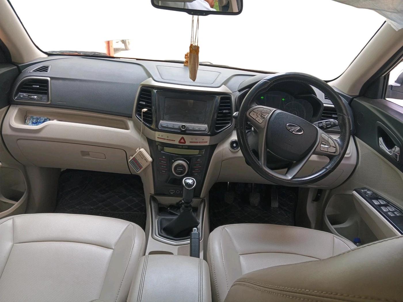2022 Mahindra XUV300 W8 (O) 1.5 DIESEL, Diesel, Manual, 1,15,656 km, interior