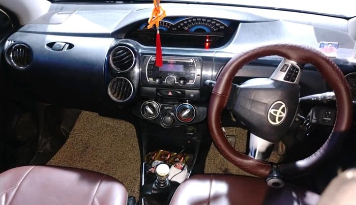 2015 Toyota Etios CROSS 1.4 VD, Diesel, Manual, 1,05,039 km, interior