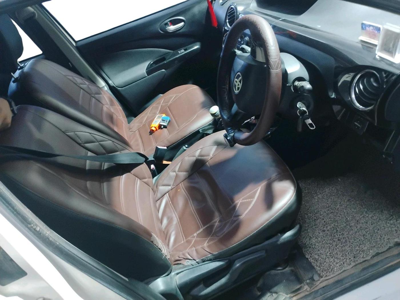 2015 Toyota Etios CROSS 1.4 VD, Diesel, Manual, 1,05,039 km, interior