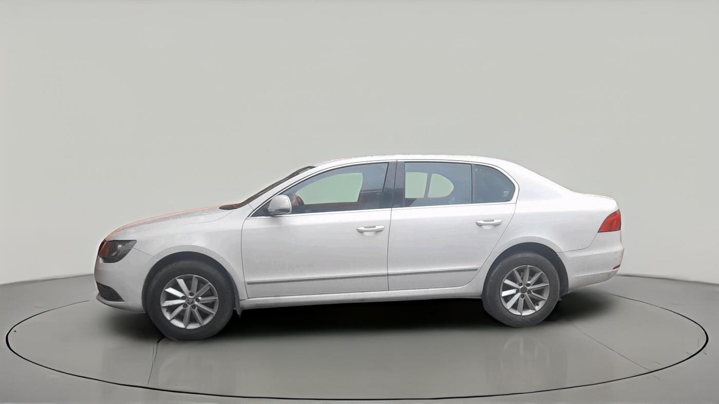 2014 Skoda Superb ELEGANCE 2.0 TDI CR AT, Diesel, Automatic, 1,48,745 km, exterior