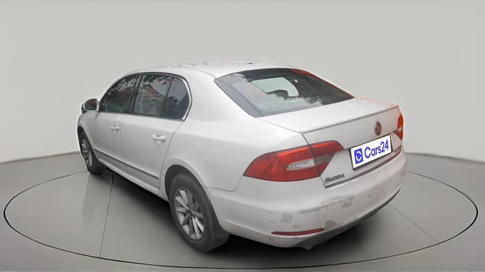 2014 Skoda Superb ELEGANCE 2.0 TDI CR AT, Diesel, Automatic, 1,48,745 km, exterior