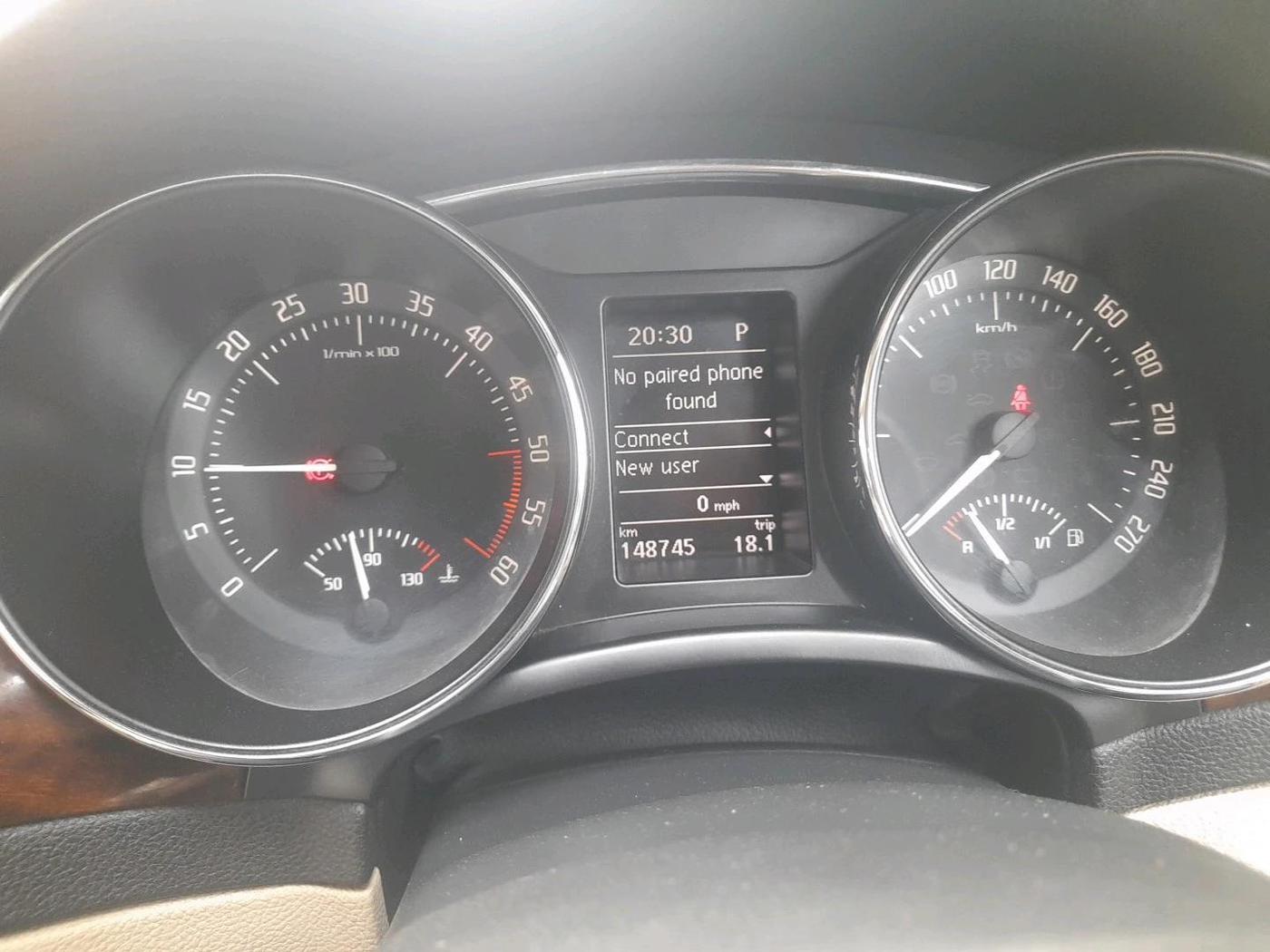 2014 Skoda Superb ELEGANCE 2.0 TDI CR AT, Diesel, Automatic, 1,48,745 km, interior