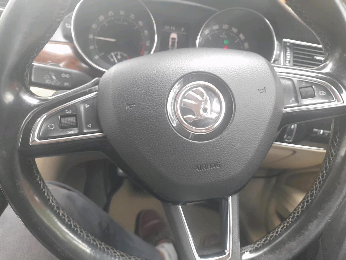 2014 Skoda Superb ELEGANCE 2.0 TDI CR AT, Diesel, Automatic, 1,48,745 km, interior