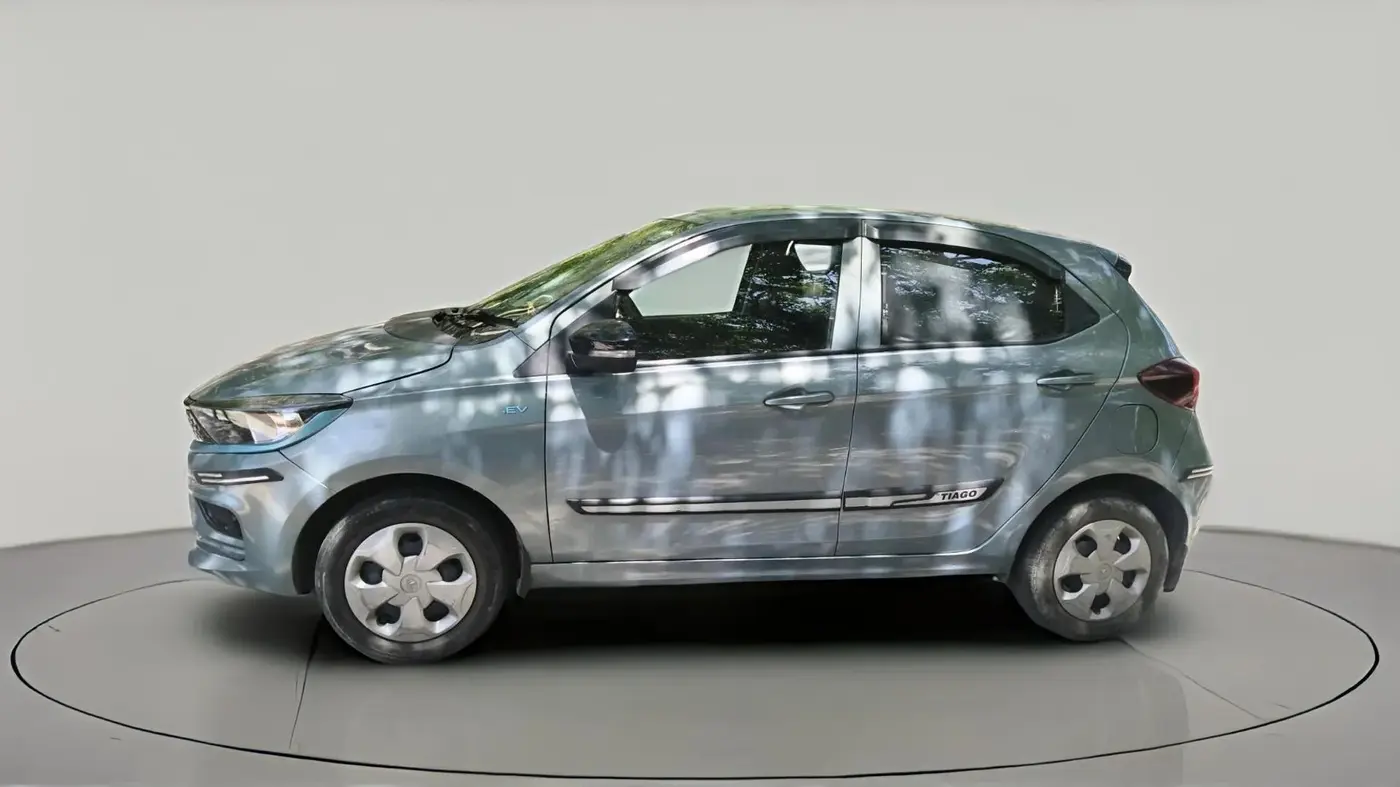 2023 Tata TIAGO EV XT MEDIUM RANGE, Electric, Automatic, 37,378 km, exterior