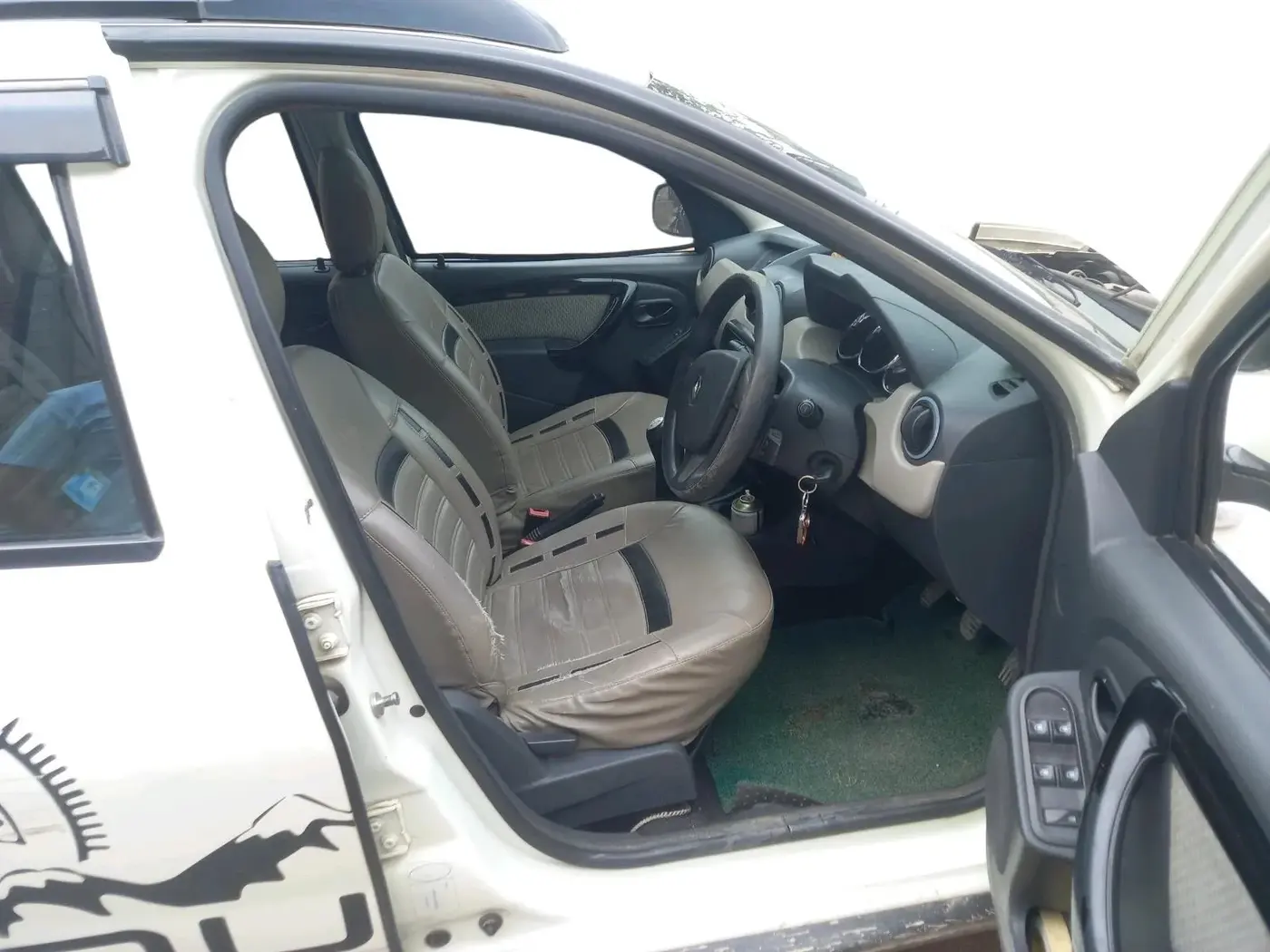 2015 Renault Duster 85 PS RXL DIESEL, Diesel, Manual, 1,16,952 km, interior
