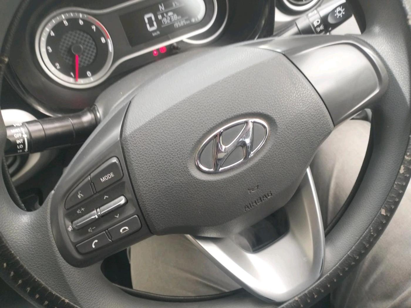 2022 Hyundai GRAND I10 NIOS SPORTZ AMT 1.2 KAPPA VTVT, Petrol, Automatic, 19,585 km, interior