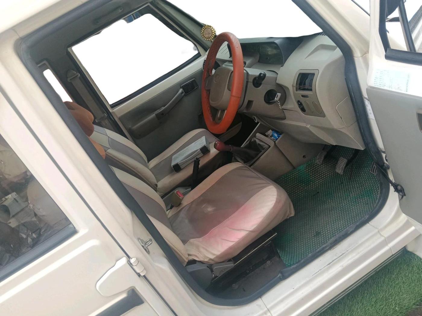 2015 Mahindra Bolero SLE BS IV, Diesel, Manual, 35,097 km, interior