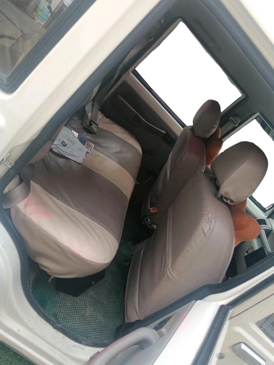 2015 Mahindra Bolero SLE BS IV, Diesel, Manual, 35,097 km, interior