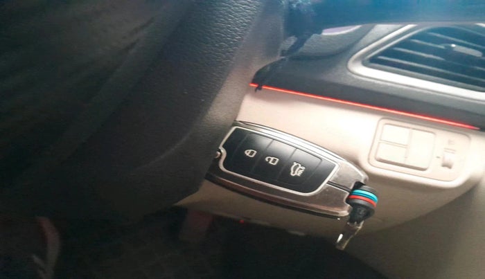 2018 Hyundai Verna 1.6 VTVT SX, Petrol, Manual, 45,877 km, interior