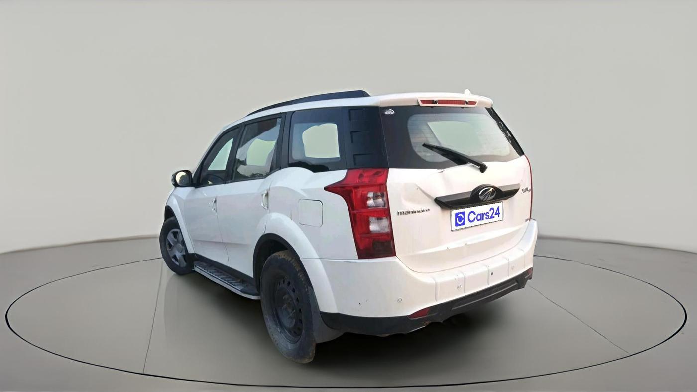 2017 Mahindra XUV500 W6, Diesel, Manual, 1,60,956 km, exterior