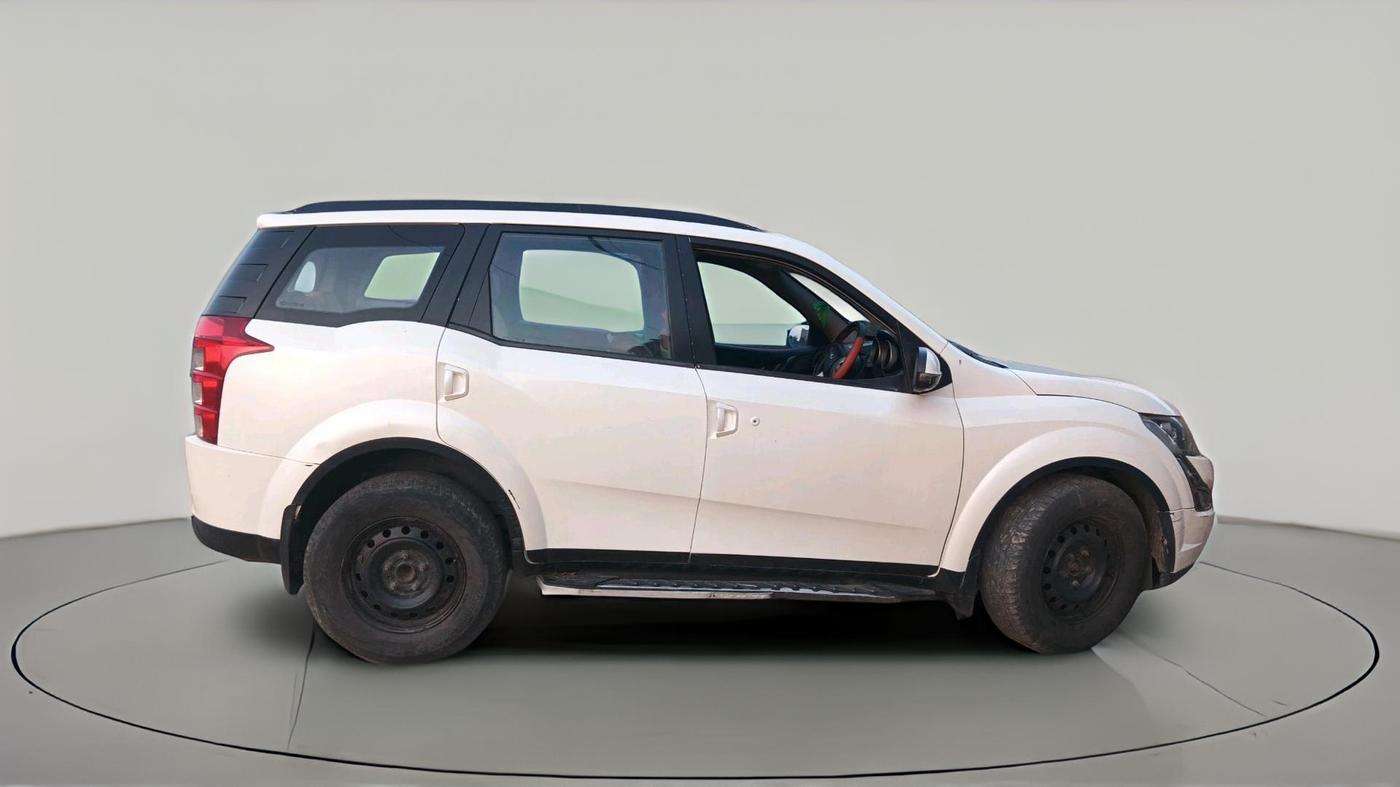 2017 Mahindra XUV500 W6, Diesel, Manual, 1,60,956 km, exterior