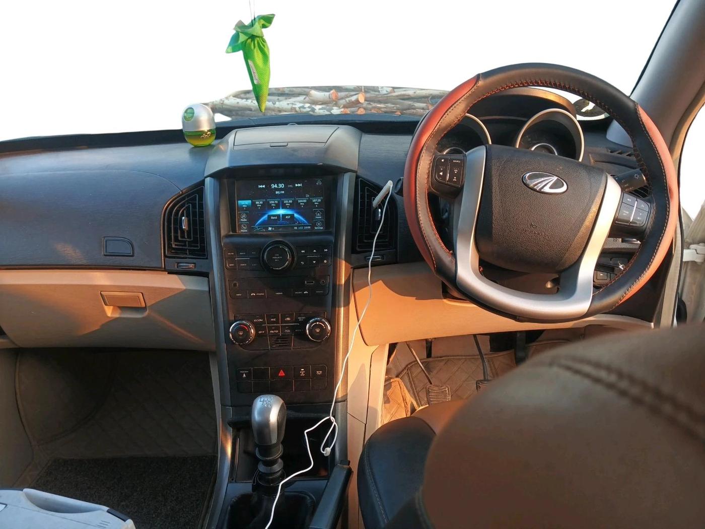 2017 Mahindra XUV500 W6, Diesel, Manual, 1,60,956 km, interior