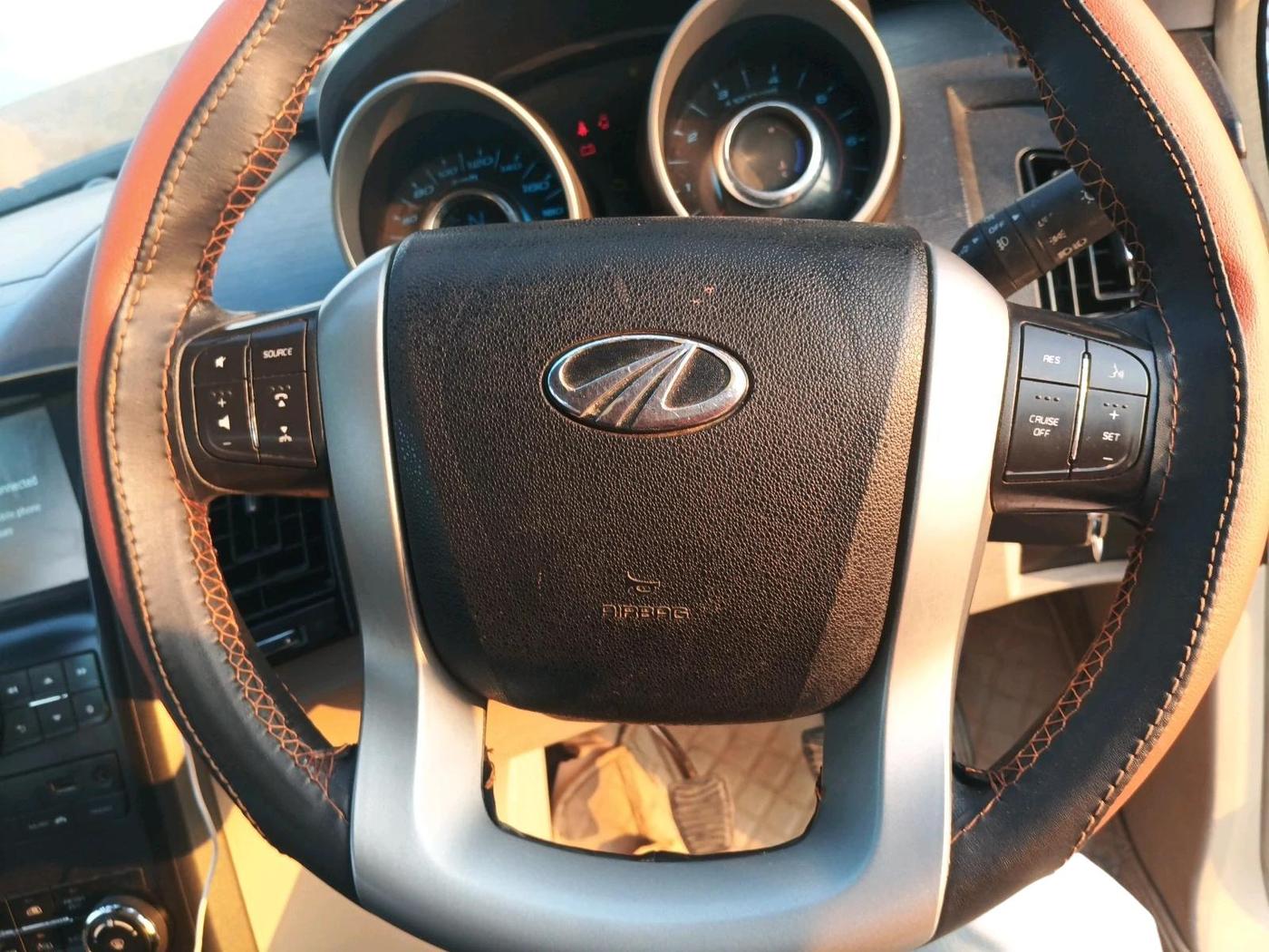 2017 Mahindra XUV500 W6, Diesel, Manual, 1,60,956 km, interior