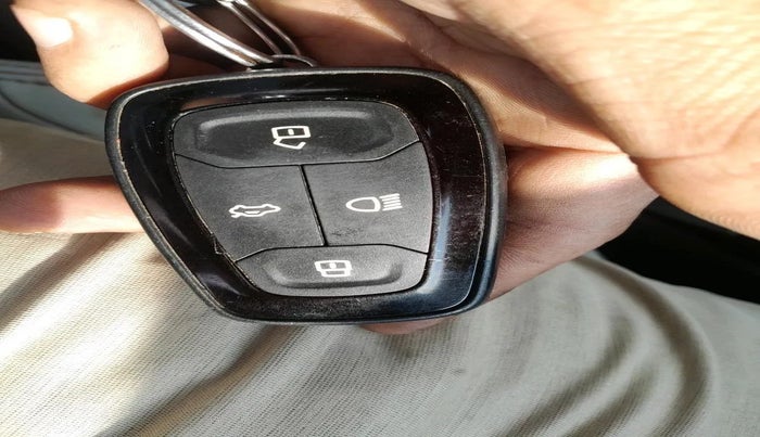 2021 Tata Safari XZ PLUS, Diesel, Manual, 1,20,827 km, interior