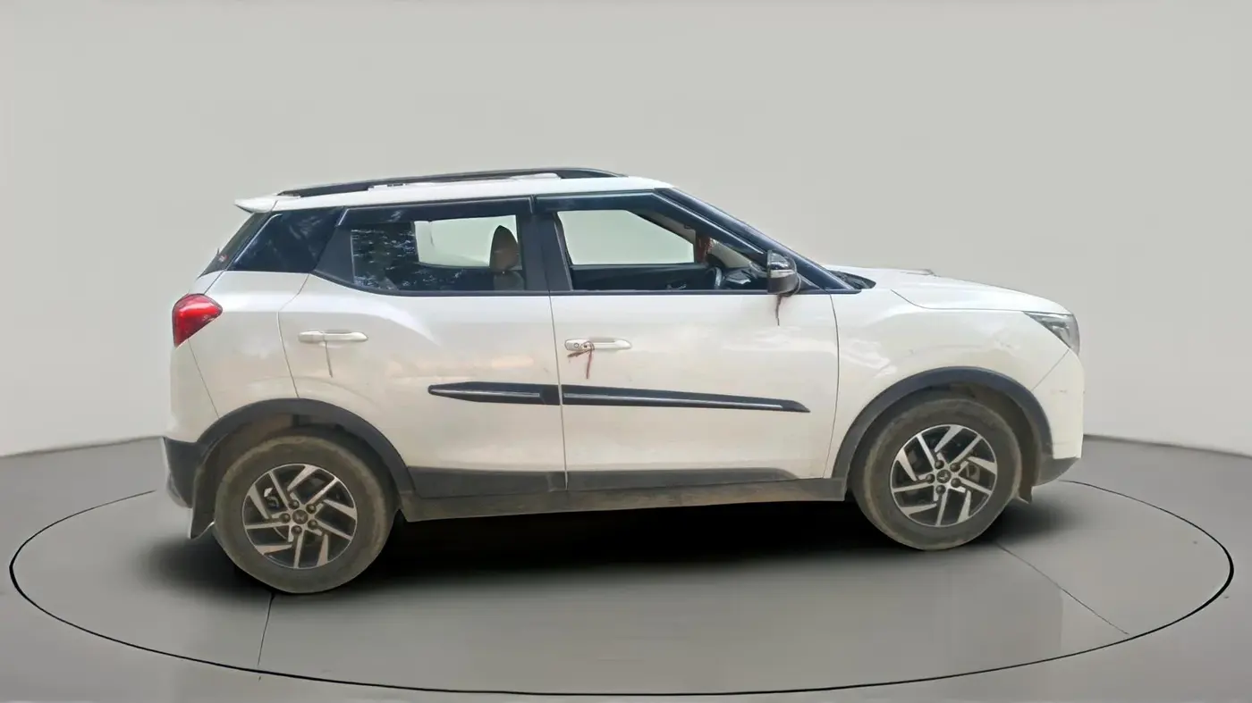 2022 Mahindra XUV300 W8 1.2 PETROL, Petrol, Manual, 54,427 km, exterior