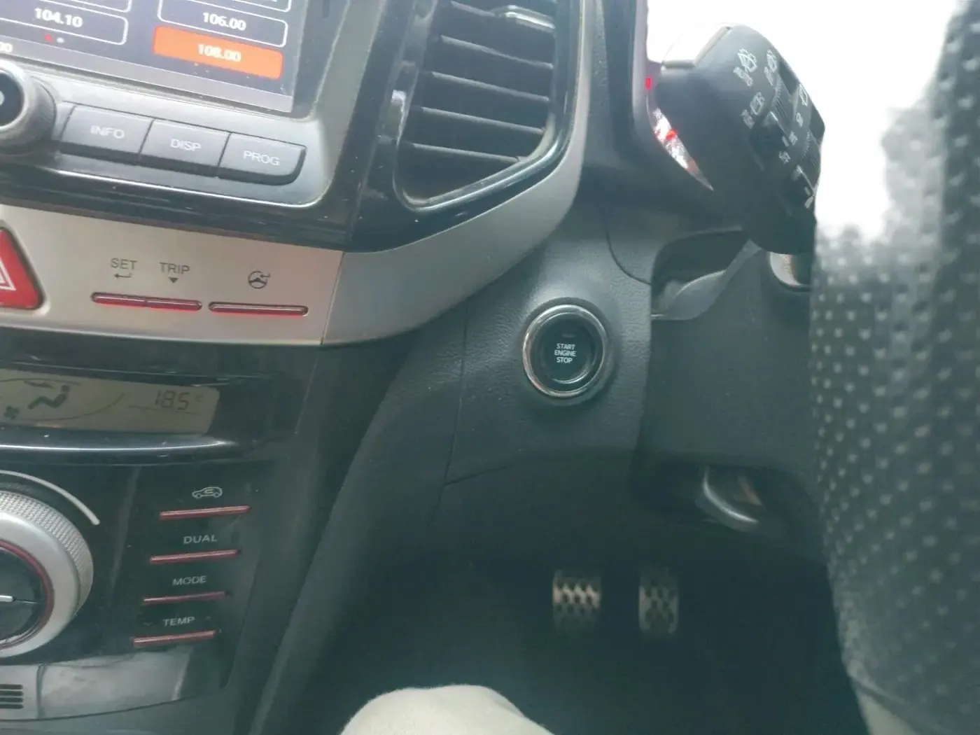 2022 Mahindra XUV300 W8 1.2 PETROL, Petrol, Manual, 54,427 km, interior