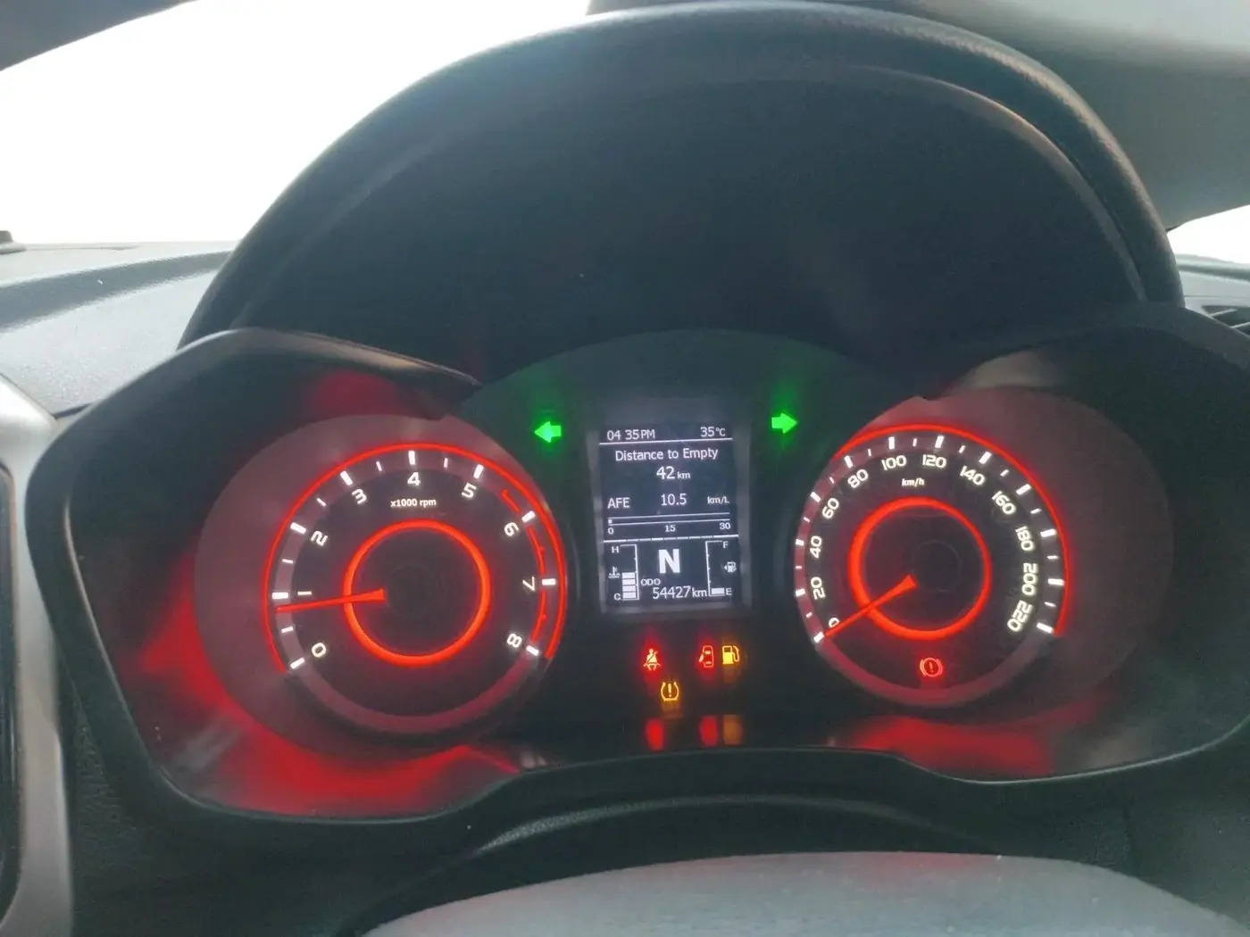 2022 Mahindra XUV300 W8 1.2 PETROL, Petrol, Manual, 54,427 km, interior
