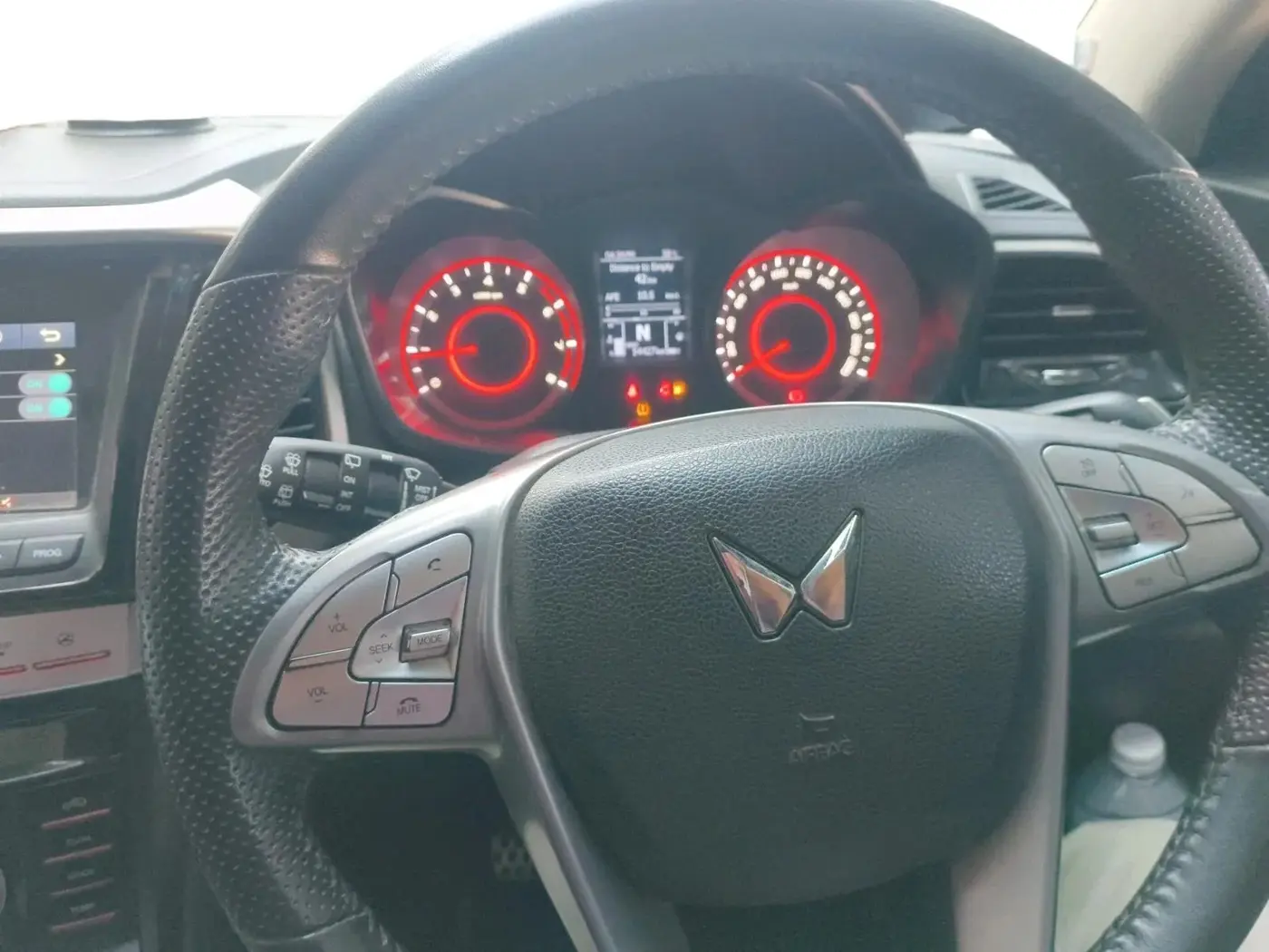 2022 Mahindra XUV300 W8 1.2 PETROL, Petrol, Manual, 54,427 km, interior