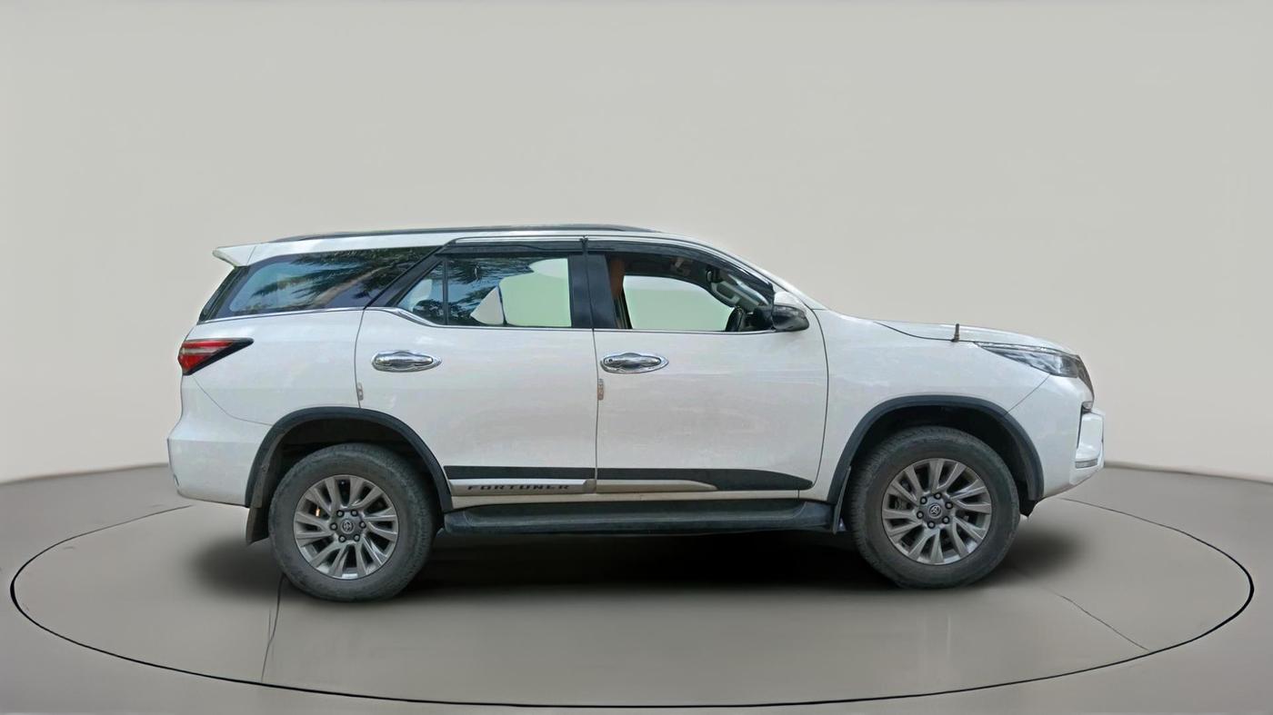 2023 Toyota Fortuner 4X4 MT 2.8 DIESEL, Diesel, Manual, 52,303 km, exterior