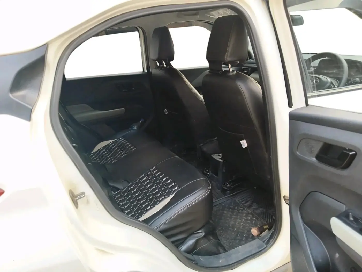 2023 Tata PUNCH ADVENTURE AMT, Petrol, Automatic, 20,608 km, interior