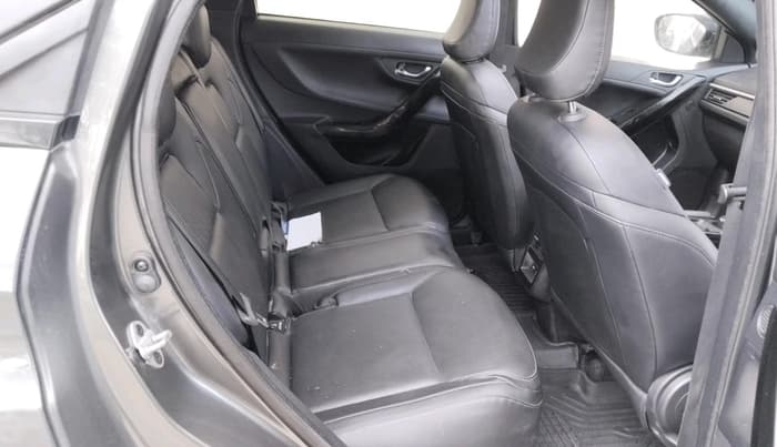 2023 Tata NEXON FEARLESS + SUNROOF DCA DUAL TONE 1.2 PETROL, Petrol, Automatic, 30,443 km, interior