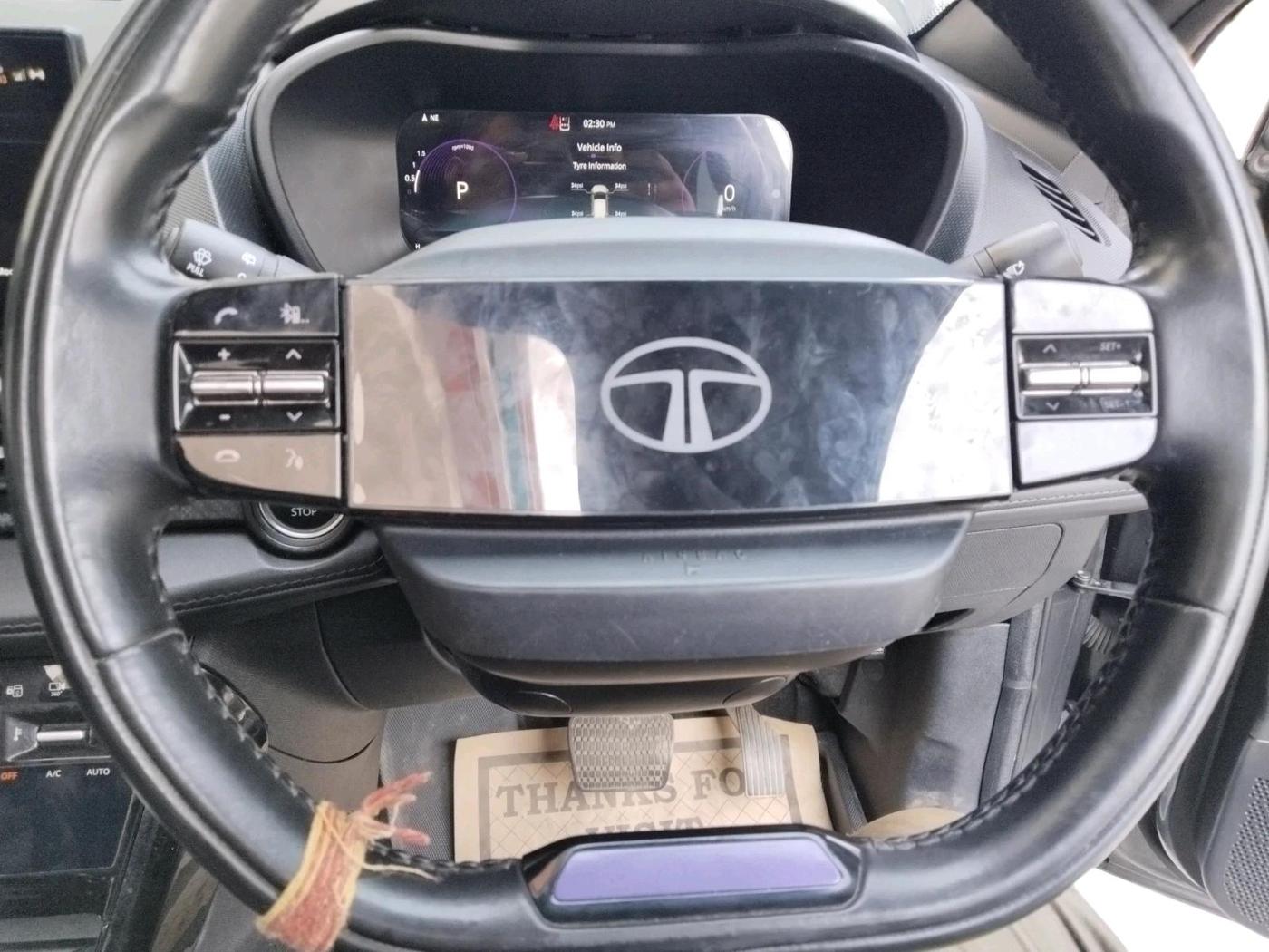 2023 Tata NEXON FEARLESS + SUNROOF DCA DUAL TONE 1.2 PETROL, Petrol, Automatic, 30,443 km, interior