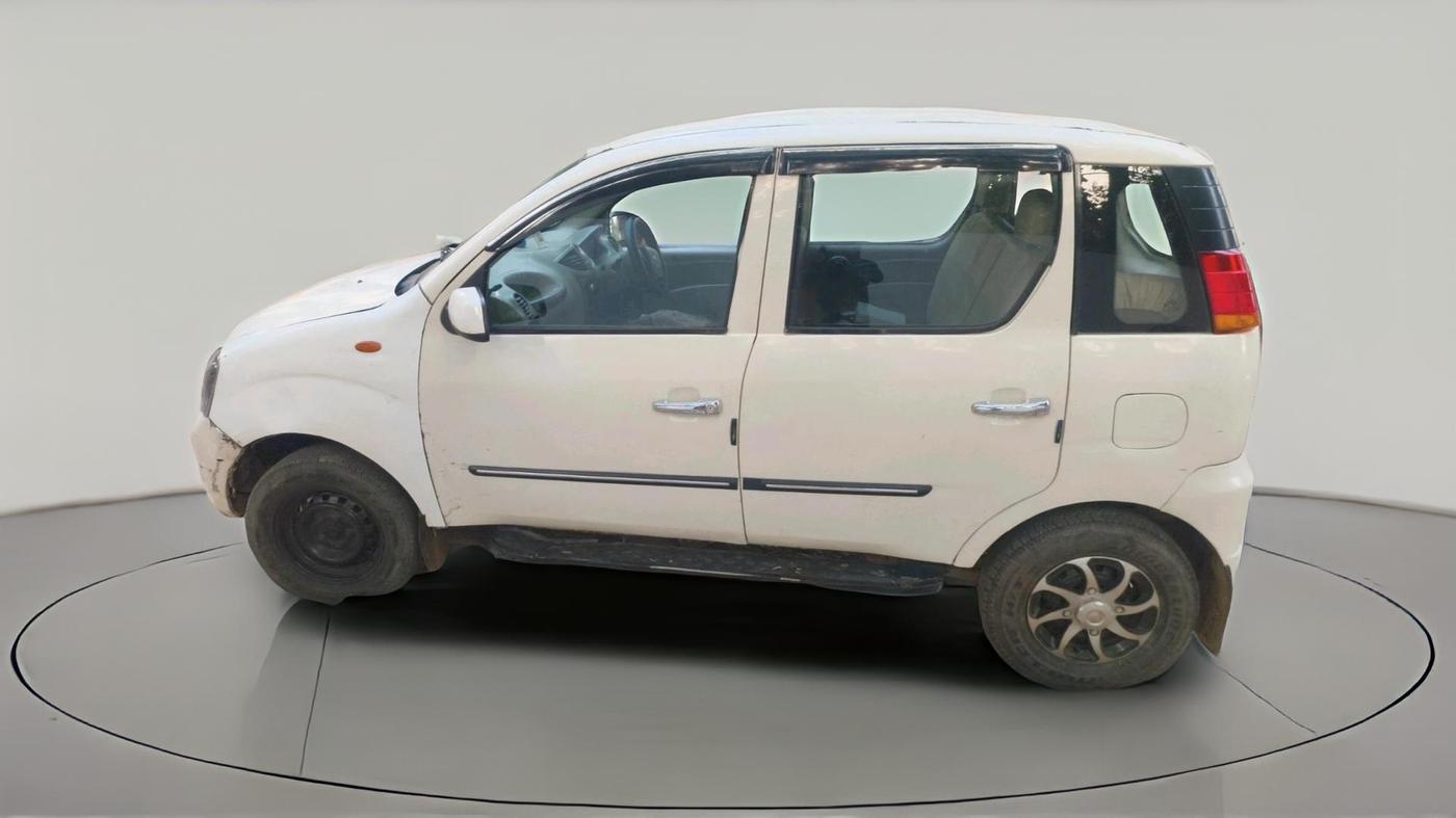 2012 Mahindra Quanto C2, Diesel, Manual, 35,277 km, exterior