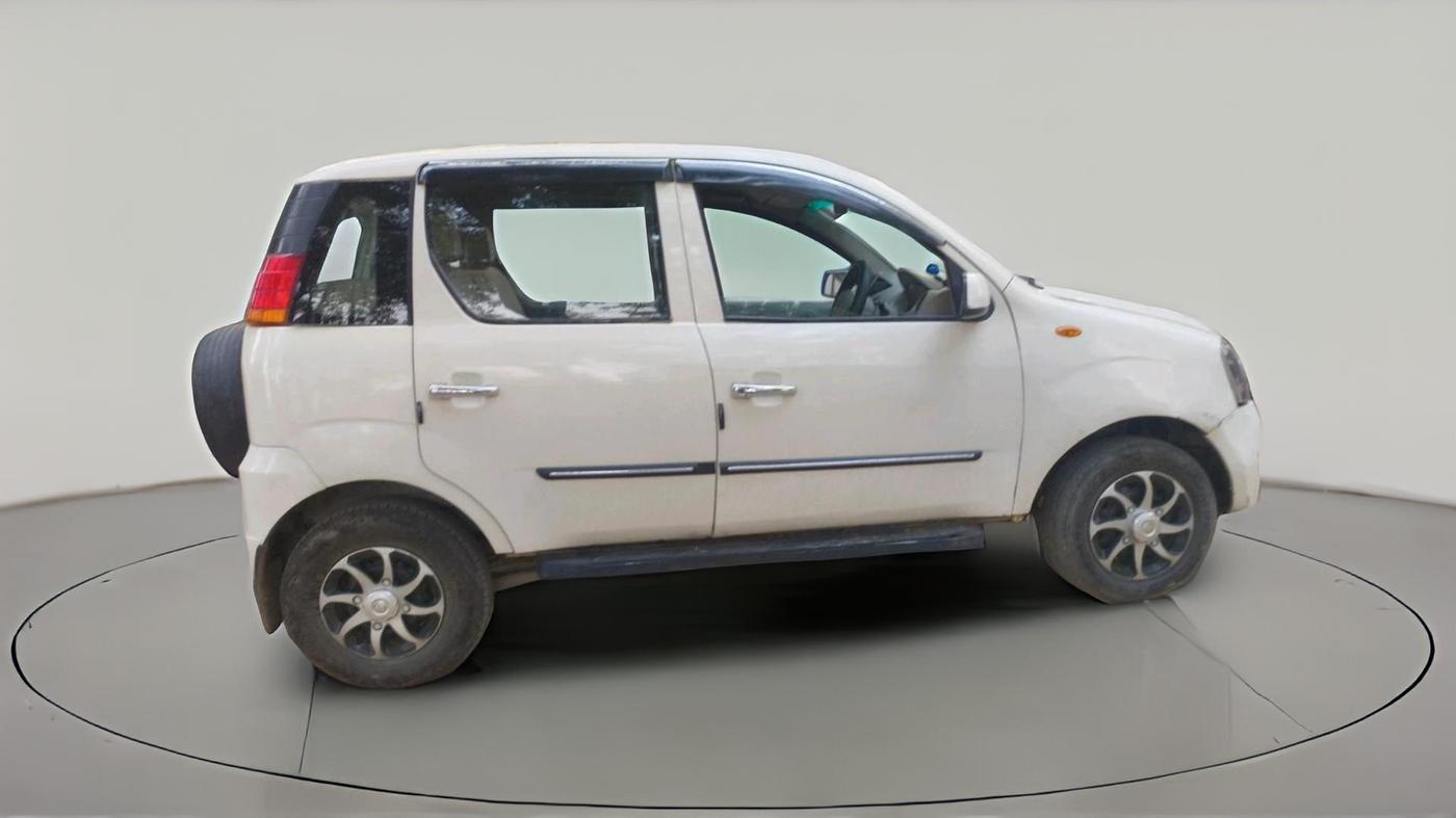 2012 Mahindra Quanto C2, Diesel, Manual, 35,277 km, exterior