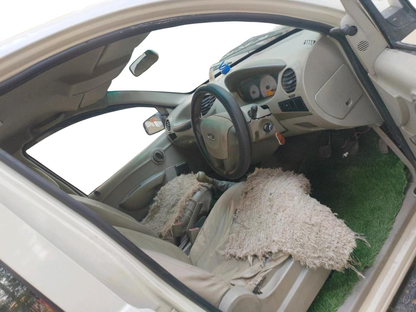 2012 Mahindra Quanto C2, Diesel, Manual, 35,277 km, interior