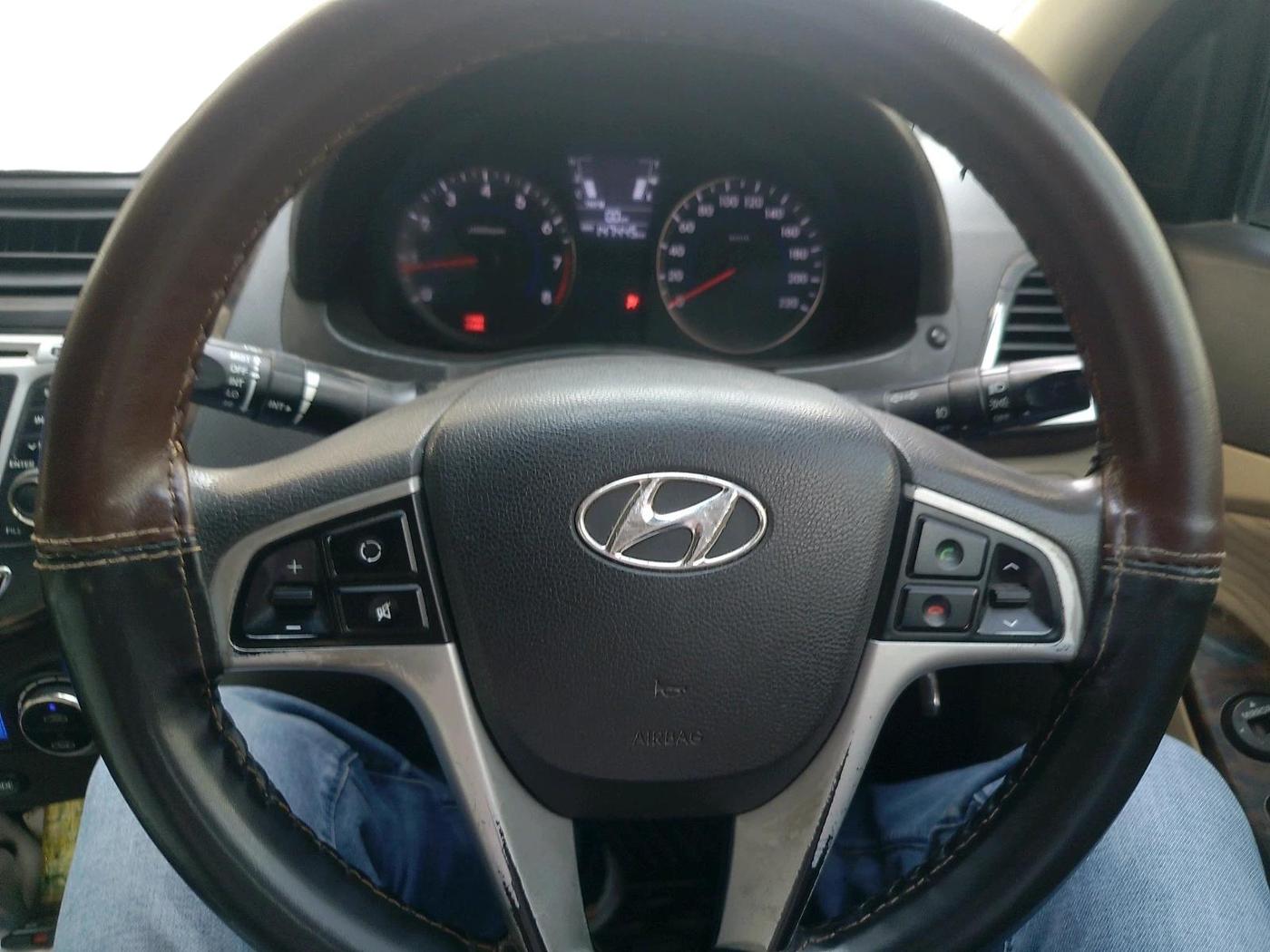 2011 Hyundai Verna FLUIDIC 1.6 VTVT EX, Petrol, Manual, 1,47,445 km, interior
