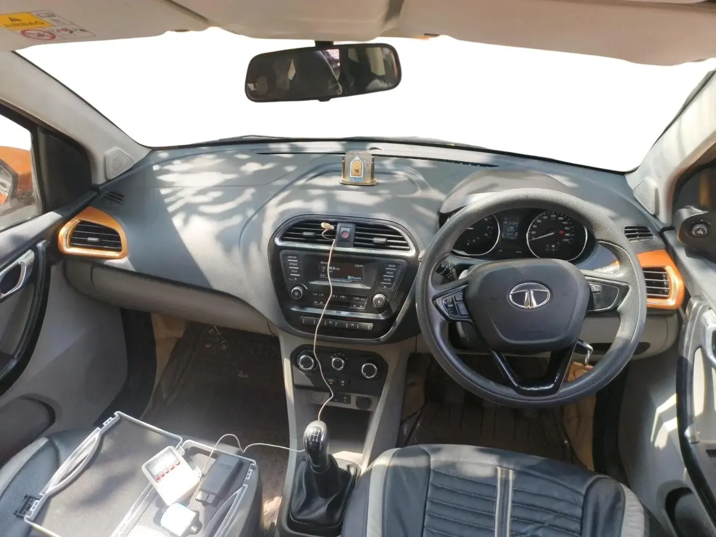 2017 Tata Tiago XZ PETROL, Petrol, Manual, 27,292 km, interior