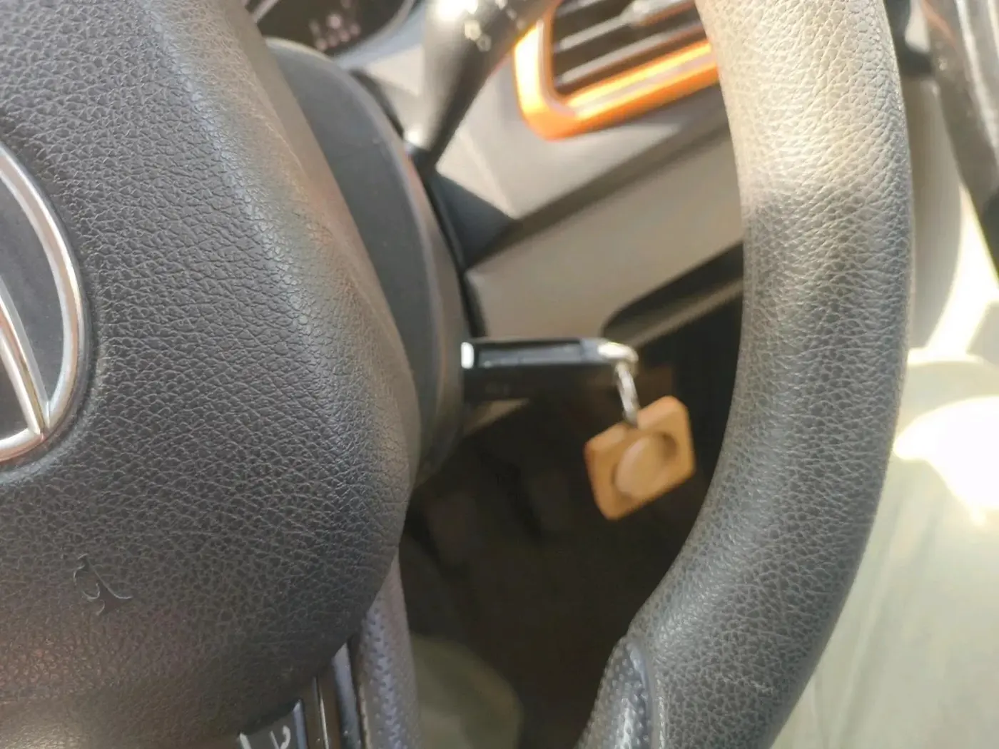 2017 Tata Tiago XZ PETROL, Petrol, Manual, 27,292 km, interior