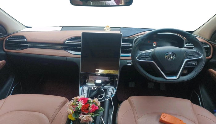 2024 MG HECTOR PLUS SHARP PRO 1.5 TURBO MT 7 STR, Petrol, Manual, 20,709 km, interior