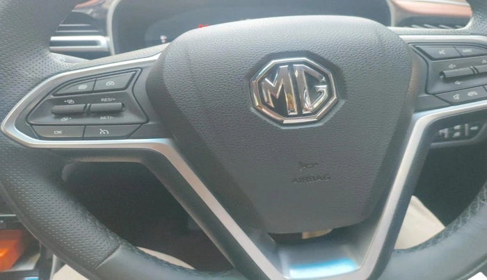 2024 MG HECTOR PLUS SHARP PRO 1.5 TURBO MT 7 STR, Petrol, Manual, 20,709 km, interior