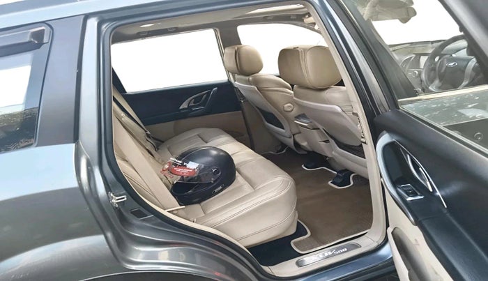2016 Mahindra XUV500 W10, Diesel, Manual, 96,816 km, interior