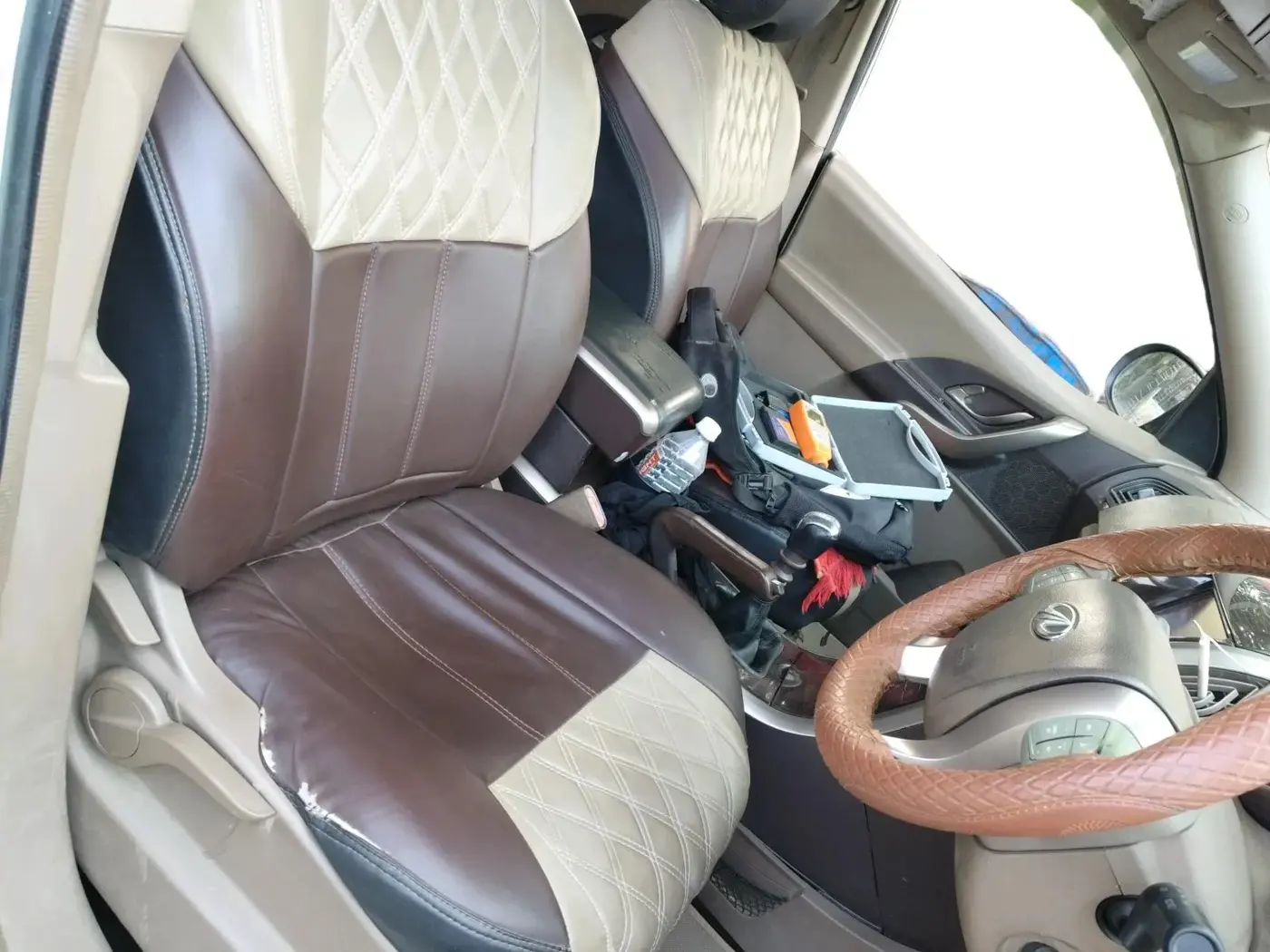 2014 Mahindra XUV500 W8, Diesel, Manual, 1,95,700 km, interior