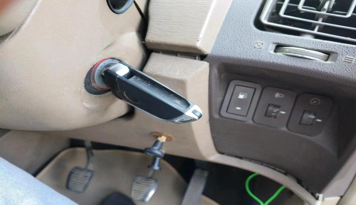 2014 Mahindra XUV500 W8, Diesel, Manual, 1,95,700 km, interior