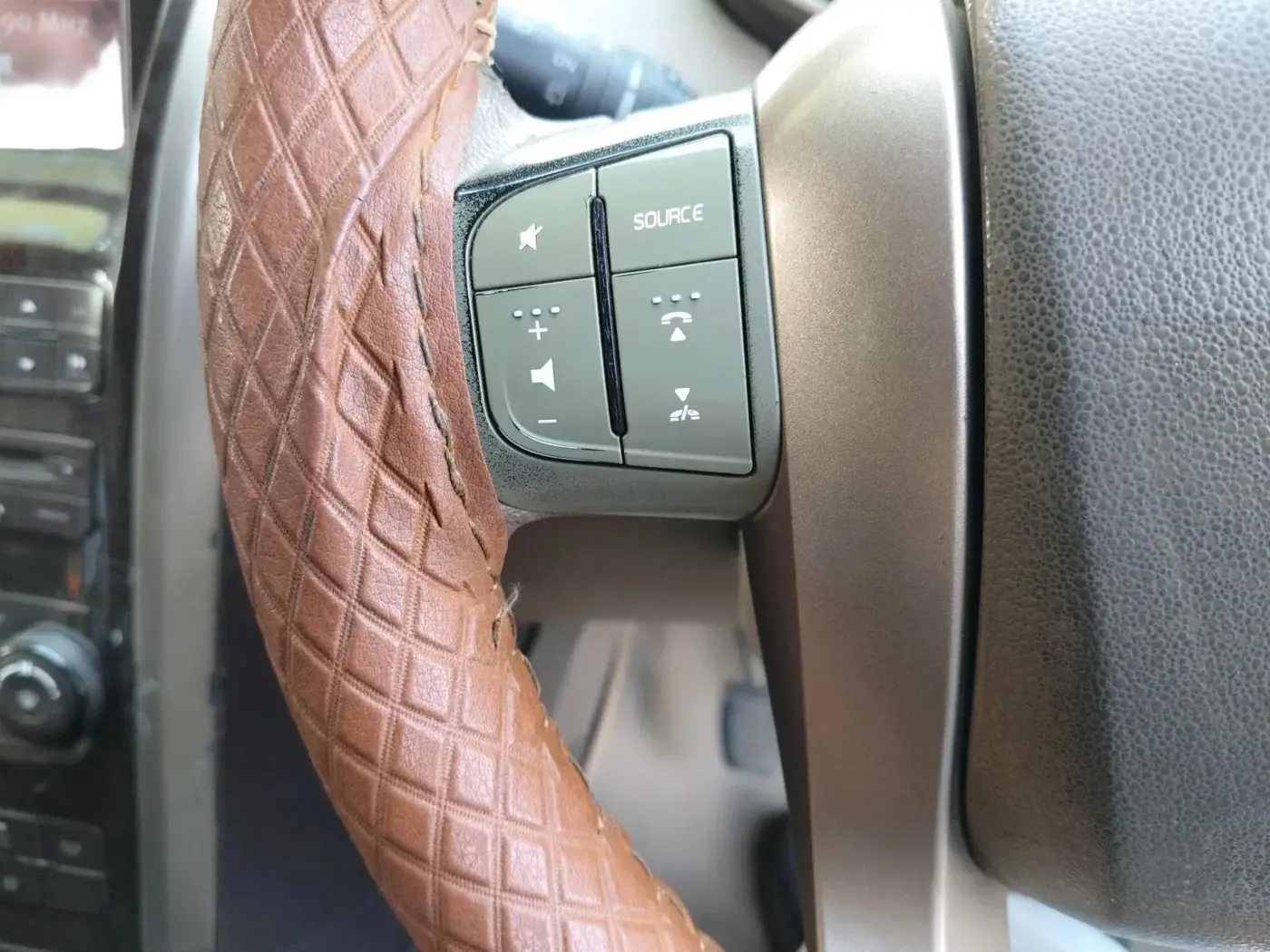 2014 Mahindra XUV500 W8, Diesel, Manual, 1,95,700 km, interior