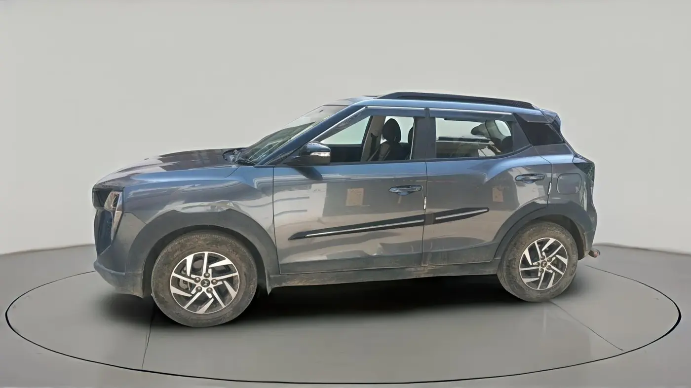 2024 Mahindra XUV 3XO AX5 1.5 Turbo Diesel, Diesel, Manual, 16,445 km, exterior