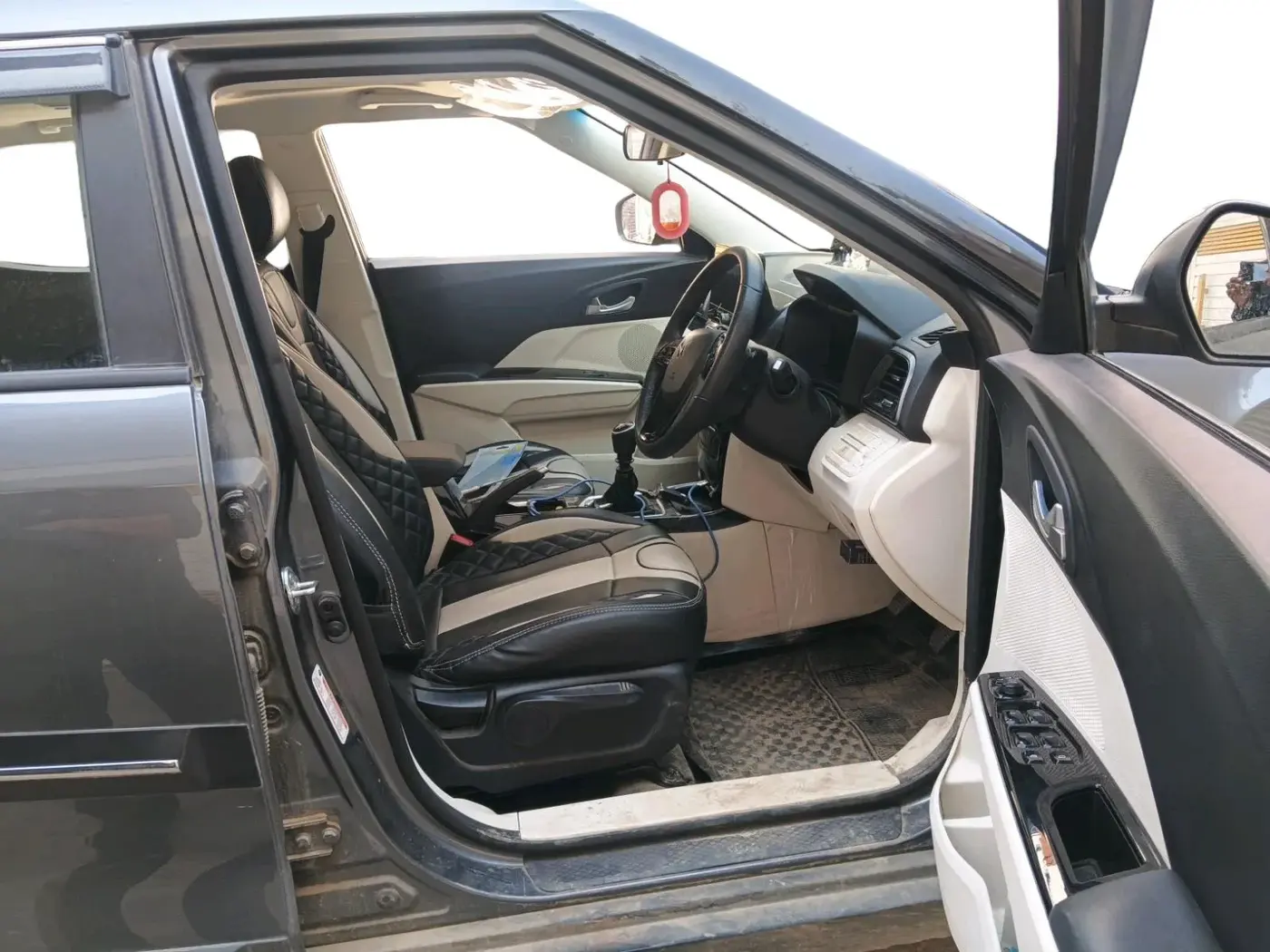 2024 Mahindra XUV 3XO AX5 1.5 Turbo Diesel, Diesel, Manual, 16,445 km, interior