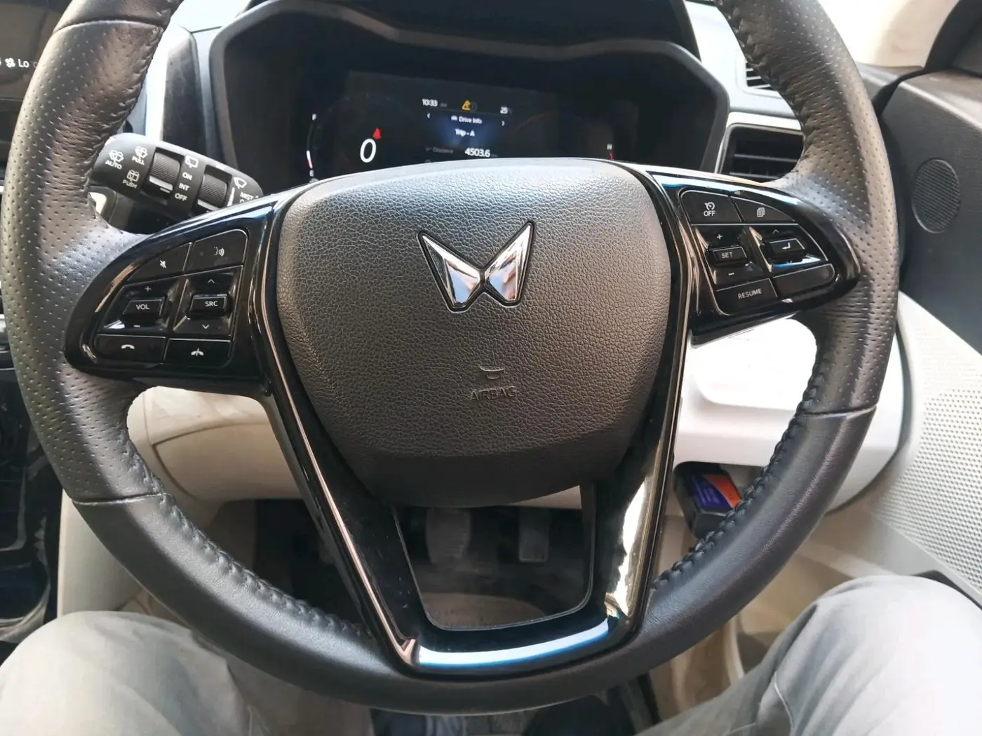 2024 Mahindra XUV 3XO AX5 1.5 Turbo Diesel, Diesel, Manual, 16,445 km, interior