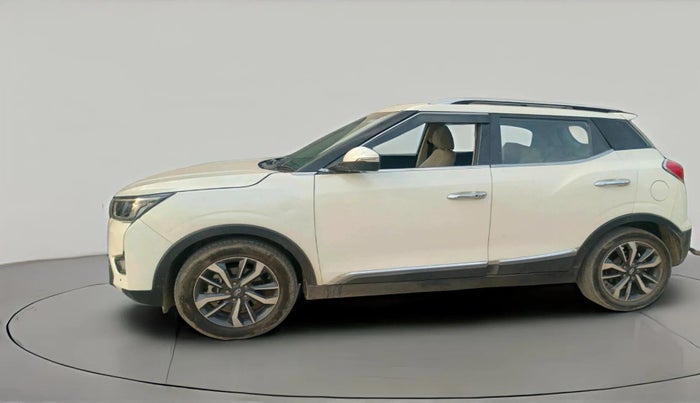 2019 Mahindra XUV300 W8 (O) 1.5 DIESEL, Diesel, Manual, 90,232 km, exterior