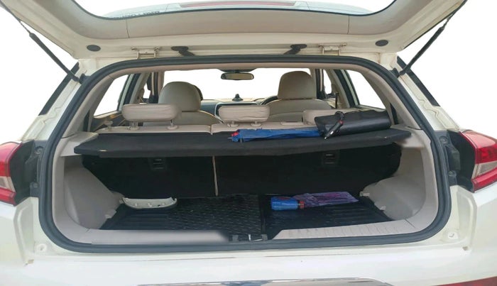 2019 Mahindra XUV300 W8 (O) 1.5 DIESEL, Diesel, Manual, 90,232 km, exterior