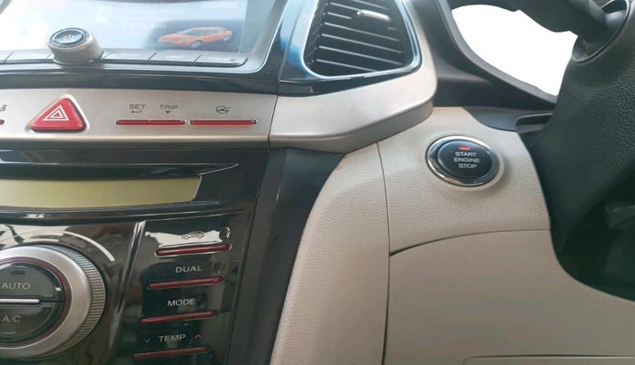 2019 Mahindra XUV300 W8 (O) 1.5 DIESEL, Diesel, Manual, 90,232 km, interior