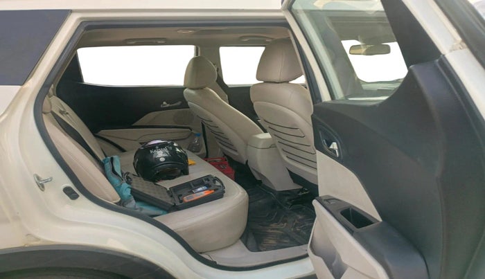 2019 Mahindra XUV300 W8 (O) 1.5 DIESEL, Diesel, Manual, 90,232 km, interior