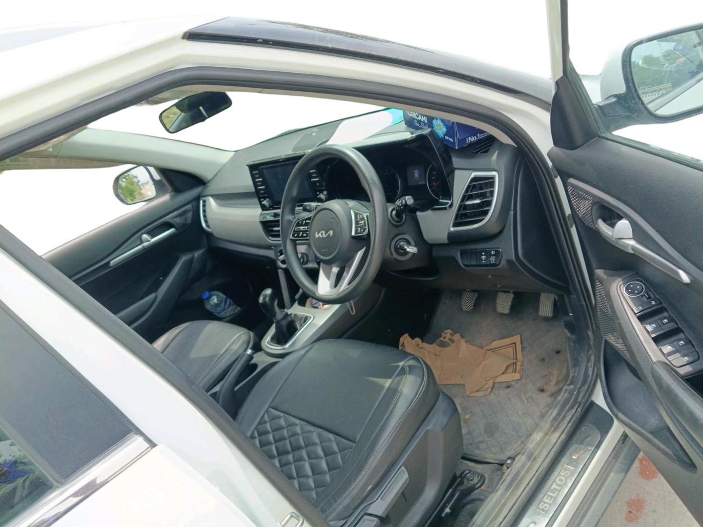 2021 KIA SELTOS HTK 1.5 PETROL, Petrol, Manual, 1,07,621 km, interior