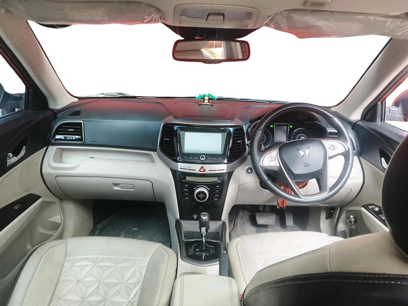 2023 Mahindra XUV300 W8 (O) 1.5 DIESEL AMT, Diesel, Automatic, 59,844 km, interior
