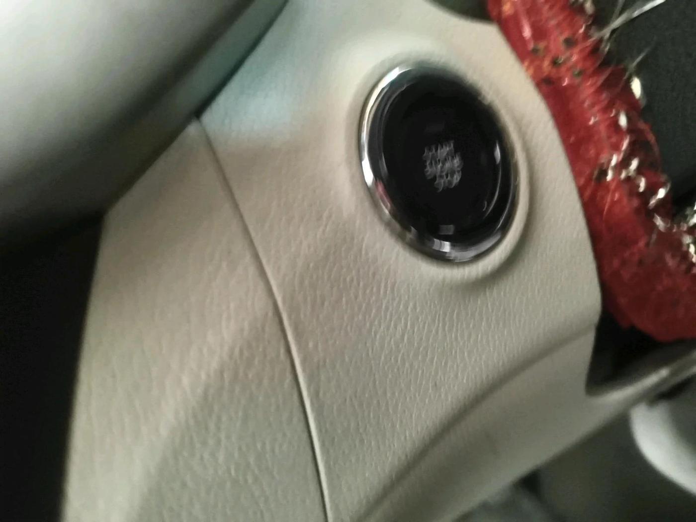 2023 Mahindra XUV300 W8 (O) 1.5 DIESEL AMT, Diesel, Automatic, 59,844 km, interior